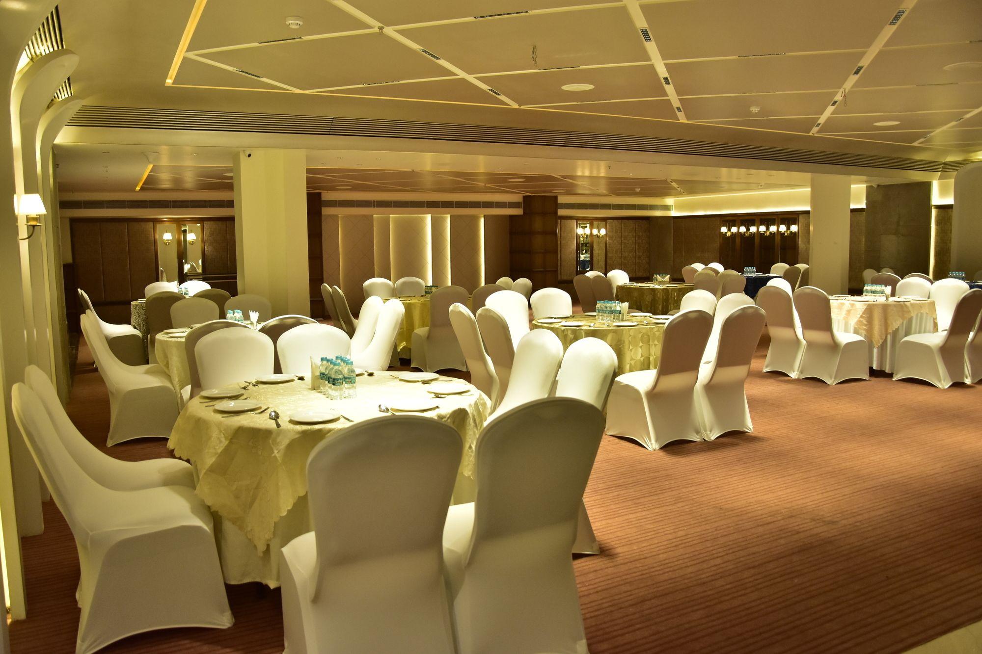 The Maya Hotel Jalandhar Exteriör bild